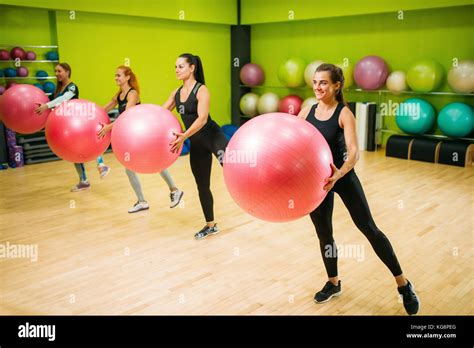 Imágenes Gratis de Ejercicio de mujer en pelota